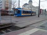 NGT 651 f�hrt aus Richtung Hauptbahnhof kommend auf der Linie ...