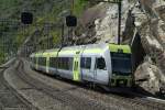 RABe 525 bei der Durchfahrt in Lalden nach Brig.
08.05.09 ...