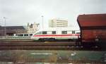 hof Sinnbild f�r die Eisenbahn in Hof seit je her:

Nahverkehr, Fernverkehr und G�tertransporte auf einem Bild.

Aufgenommen im Fr�hjahr 2004 mit Kohlenzug und Diesel-ICE und einem Vogtlandbahn-Tw hinten links.