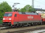 DB 152 105 steht am 22.04.2009 mit einem G�terzug in ...