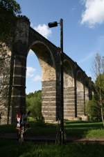 Brucken und Kreuzungsbauwerke Blick auf das bekannte Hetzdorfer Viadukt. Im Fordergrund liegt die Trasse der Fl�hatalbahn. (08.05.09)