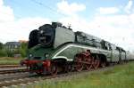 Die 18 201(02) mit einem Sonderzug auf dem Weg nach ...