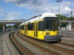 Stra�enbahnlinie 27 nach Wei�ensee Pasedagplatz an der Haltestelle Sch�neweide Rummelsburger ...
