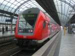 Doppelstock-Steuerwagen (2. Gattung) als RE2 nach Wismar im Bahnhof Spandau. ...