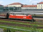 �BB 1116 Taurus mit gemischten G�terzug in Regensburg Hbf, 9.5.2009 ...