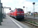 Eine 3-Wagen-Dostogarnitur mit 218 403-4, abgestellt in M�hldorf am Nachmittag ...