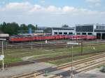 Blick auf Loks vor dem BW der S�dostbayernbahn, M�hldorf 27.8.2007 ...