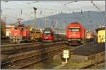 Bahnhofsalltag in Zeltweg ! Verschublok 1063 017 steht im Hintergrund ...