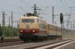 103 222 jagt mit einem Messzug �ber die neuen Schwellen ...