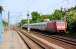 BR 101 mit Zugen 101 105 schiebt am 09.05.089 einen IC am S-Bahnhof Letter vorbei Richtung Hannover Hbf.
