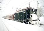 br-1245 08.02.2003, 1245.04 mit Reiseb�ro-Sonderzug im tiefwinterlichen Bahnhof Kirchberg in Tirol