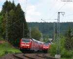kbs-720-schwarzwaldbahn RE 5192 (Kreuzlingen-Karlsruhe)mi t Schublok 146 234-0 begegnet 146 233-2 'Donaueschingen' mit dem RE 4713 (Karlsruhe-Konstanz) am km 69,1 19.5.09