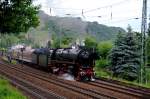 BR 01 10 Nach kurzem Aufenthalt in Bacharach, bei dem alle Fahrg�ste ausstiegen, um mit einem Rhein-Schiff bis Koblenz zur�ckzufahren, zog 01 1066 ihren Zug Richtung Bingen... (16.05.09).