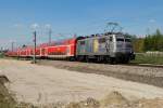 111 027 (850 Jahre München) mit RE 10857 bei Althegnenberg ... 111 027 (850 Jahre München) mit RE 10857 bei Althegnenberg ...
