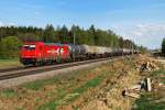 185 603 der HGK mit Kesselzug vor Althegnenberg (19.04.2009)  ...