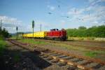 NeSA V100 2335 mit Schienenschleifzug --> S�den. Abgelichtet in Eschwege ...
