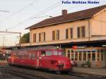 RBe 2/4 202 vor dem Bahnhof Oensingen im Sonnenaufgang wartet ...
