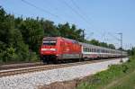 BR 101 Werbelokomotiven Die Feuerwehr 101 mit IC 88 am 20.05.2009 in Haar (bei M�nchen).