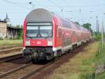 doppelstock-steuerwagen-1-gattung RB14 nach Senftenberg hier gerade bei der Einfahrt in den Bahnhof von L�bbenau/Spreewald auf Gleis 4. 21.05.2009