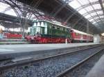 br-144-e-44-dr-244 Weihnachtsmarkt Sonderzug mit E 44 044 steht im HBF Leipzig 12/2008