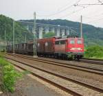 BR 140 mit Zugen Nach ihrer Pause im Bahnbetriebswerk Eisenach �bernimmt 140 612-3 ihren G�terzug vom Opelwerk Eisenach Richtung Spanien. Aufgenommen am ehem. Bahnhof Wartha (Eisenach). Im Hintergrund die Werratal-Br�cke der BAB4. 21.05.2009.