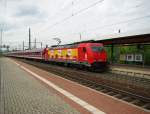 HGK Hafen - Und Guterverkehr Koln HGK 2054 (185 586-5) mit einem Sonderzug bestehend aus Bahntouristik-Wagen in Fahrtrichtung Osten durch den Bahnhof Eisenach. 21.05.2009.