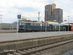 br-110-e-10 E10 121 f�hrt am 21.05.'09 mit einem 11-Wagen Sonderzug von Berlin �berraschend durch Hannover HBf.
Die Fotos der einzelnen Wagen folgen noch, ich werd' sie morgen reinstellen
PS: Ich wei� das BR110 nicht 100% stimmt aber E10 gab's noch nicht, deshald habe ich es beauftragt
