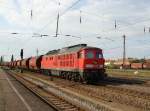 BR 232 mit Zugen 232 191-7 passiert mit einem Ganzzug Sch�ttgutwagen f�r den Kali-Transport den Haltepunkt Magdeburg-Eichenweiler. Fotografiert am 22.05.2009
