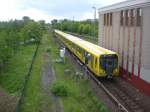 U-Bahn Berlin U-Bahnlinie 5 nach U-Bahnhof H�now am U-Bahnhof Hellersdorf.