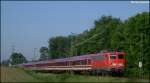 br-110-e-10 110 243 (DB Regio Dortmund) mit einem Pilgerzug aus Lourdes nach Emmerich an km 28.8 in Geilenkirchen. 23.5.2009