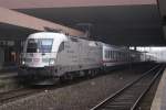 BR 182 182 004-2 mit einem IC in D�sseldorf Hbf am 05.04.2009