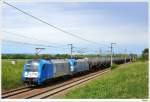 private-evus Retour nach Koper f�hrt der Kerosinzug (48431) gegen Mittag, nachdem die beiden Loks 1216.910 + 1216.920 im Bhf Schwechat auf die bereitgestellte leere Wagengarnitur umgespannt wurden. Gramatneusiedl, 22.05.2009.