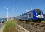 z-24500--26500-ter-2n-ng Eine SNCF Computermaus 414 Richtung Ventimiglia bei den pr�chtigen Strandanlagen von Cannes La Bocca. Im Hintergrund ist eine weitere Einheit an ihrem Endbahnhof Cannes La Bocca zu sehen. (16. Mai 2009)