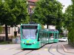 strasenbahn-basel-bvb-blt Combino 327 auf der Linie 8 vor der Endhaltestelle Neuweilerstrasse am 22.05.09