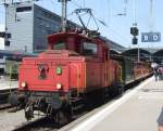 ee-3-3 SBB: Immer in Betrieb mit zum Teil speziellen Aufgaben ist die Ee 3/3 16442 (Luzern 2). Am 23.5.09 hatte sie die Aufgabe, die nostalgischen Wagen via Depot Luzern zu ziehen.