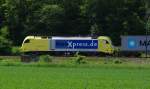 BoxXpress ES 64 U2 - 064 boxXpress.de mit Containerzug in Fahrtrichtung S�den hinter Reichensachsen (Wehretal). 23.05.2009.