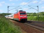 BR 101 mit Zugen 101 087-5 zieht am 23.5.2009 den IC 79659 nach Dresden Hbf. Aufgenommen bei Niederau.