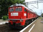 st44-m62 Der Zug Nr.182876 nach Świnoujście. Als erste steht Lok M62-1812. Weiter M62-295 und 37 Thermoswagen mit schwerem Heiz�l (Mazout) 1623 To. netto, 2611 To. brutto. Im Hafen wartet schon einen Tankschiff auf drei solche Transporte. Wronki 21.05.2009.