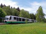 Vogtlandbahn VT36, VT31 ('Stadt Klingenthal') und VT48 ('St. Ulrich Weischlitz') als VBG83119/83219 in Muldenberg-Flo�platz, 21.5.09. Wegen Himmelfahrt zu dritt.
