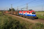 1x16-werbeloks Beim Warten auf die neueste Werbelok der �BB (welche wieder einmal von einem wiener Lokdisponenten aus dem Plan genommen wurde) kam mir am 23. Mai 2009 die 1116 108 Kroatien mit einem G�terzug vor die Linse. Aufgenommen zwischen Leonding und Pasching.