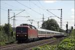BR 120 W�hrend in Berlin der Bundespr�sident geweh�lt wird ist 120 114 (9180 6120 114-4 D-DB) mit IC 2028, N�rnberg Hbf - Hamburg-Altona, am Harkortsee unterwegs. (23.05.2009)