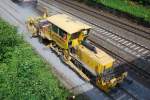 Gleisbaumaschinen und -krane Eine Schotterprofiliermaschine vom Typ Plasser SPP110 beim Bearbeiten des Schotterbetts der G�terzugstrecken zwischen dem Bielefelder HBf und Bielefeld-Brackwede. Die Arbeiten wurde ausgef�hrt in den ersten drei Mai-Wochen. Seit diesen Wochenende d�rfen die G�terz�ge wieder Ihren gewohnten Weg fahren und m�ssen sich nicht mehr mit ICE & Co auf deren Strecken dr�ngen.