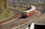Eine S-Bahn der Linie 2 erreicht am 09.04.09 Berlin Gesundbrunnen. ...
