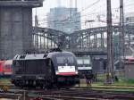  MRCE im Doppelpack ES64U2-005 trifft auf 185552-7, M�nchen Hbf; ...