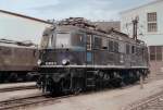 Die 118 002 abgestellt, 
in ihrem damaligen Heimat-Bw W�rzburg.
Sieht stark ...
