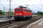 BR 140 Lokportraits 140 784-0 bei einem Zwangsstop im Bahnhof Bielefeld-Brackwede am 26.05.2009. Nach dem duchfahren eines Talent der Nord-West-Bahn gings weiter. Derzeit kommen sich diverse Linien hier ins Gehege, da zwischen Bielefeld und Bielefeld-Brackwede die Gleisbetten der G�terzugstrecken bearbeitet werden und somit nur die H�lfte der Gleise zur Verf�gung steht