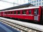RhB - 2 Kl. Personenwagen B 2439 im Bahnhof von ...