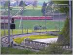 e-loks-ge-4-4-ii RE1244 mit Ge 4/4 II 613 'Domat/Ems' durchf�hrt die Dienststation Fuchsenwinkel zwischen Furna und Schiers. (05.05.2009)