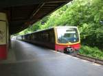 S-Bahn Berlin S-Bahnlinie 1 nach S-Bahnhof Oranienburg im S-Bahnhof Waidmannslust.