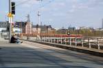 berlin-hauptbahnhof-lehrter-bahnhof Eine S-Bahn erreicht am 09.05.09 Berlin Hbf.